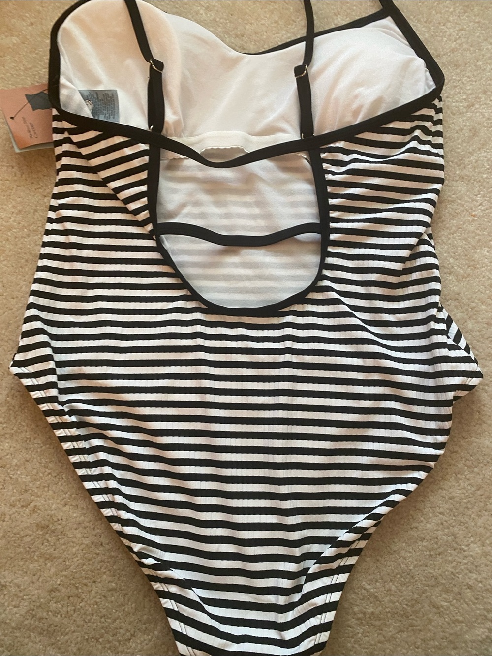 Shade and shore NWT bell/wht one piece swimsuit - Picture 6 of 8